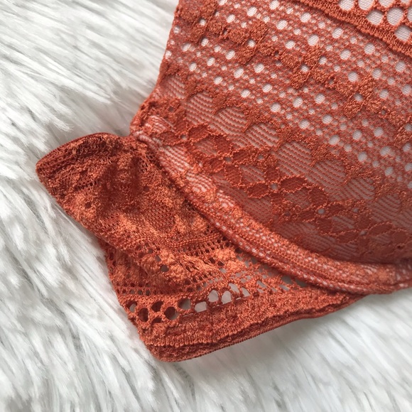 Victoria Secret Lace Push Up Bra - Picture 6 of 10